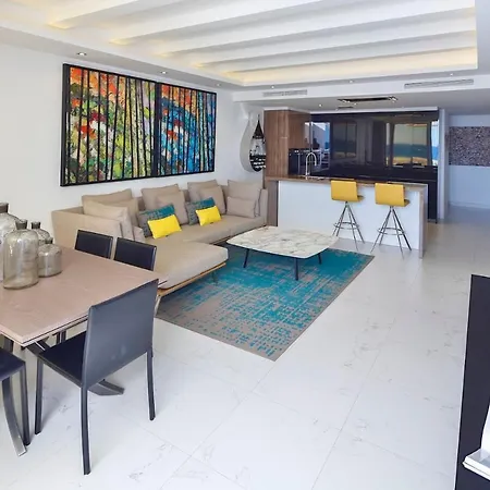 306 -luxury Selection- Puerto Banus Front Line Penthouse 公寓